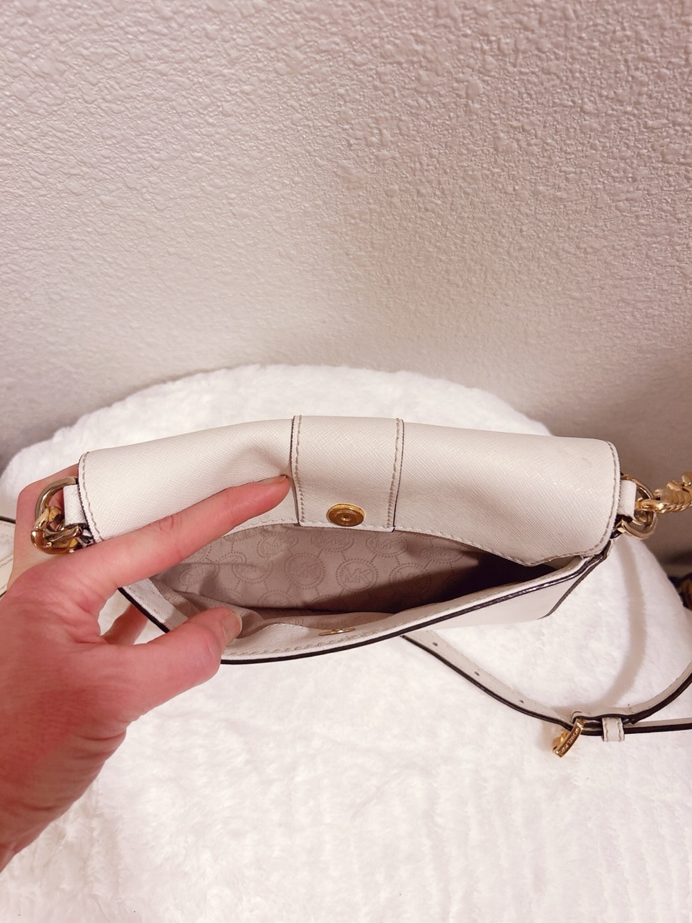 Michael Kors Off White Saffiano Crossbody with Gold MK Hardware Accent - Picture 3 of 7